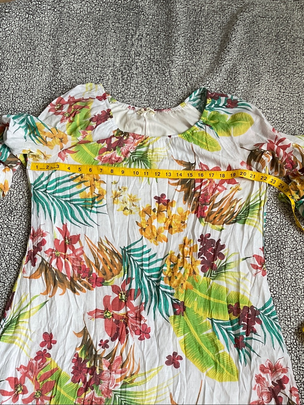 Floral Ruffle-Sleeve Midi Dress in White Multi - Picture 6 of 8